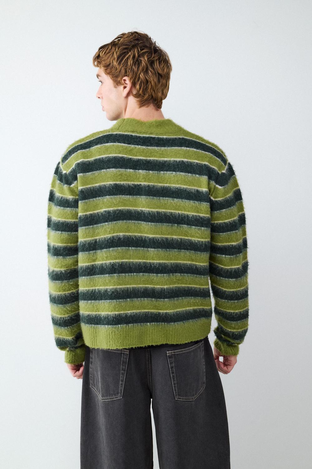model_back_0ky0VrMXAXU51xkJkzv0hb0PDZe_preview.jpg