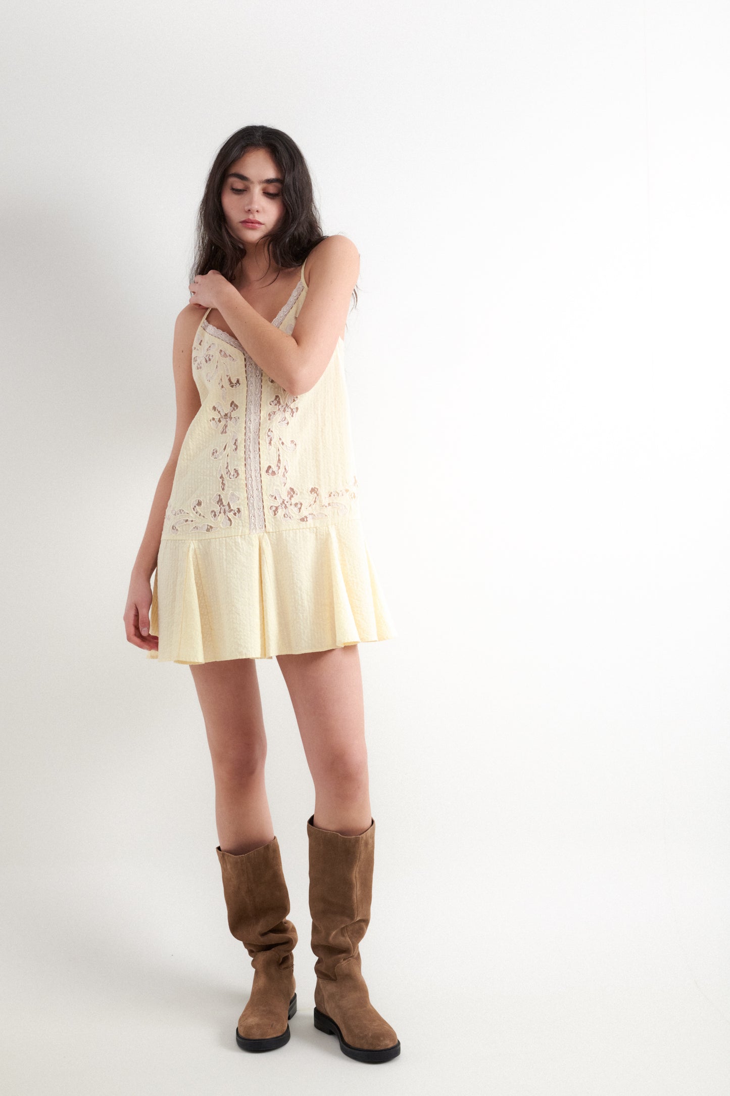 Mini vestido lencero