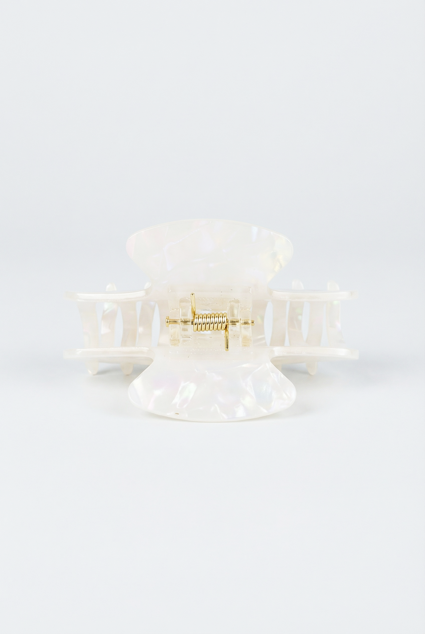 PEARLESCENT EFFECT HAIR CLIP