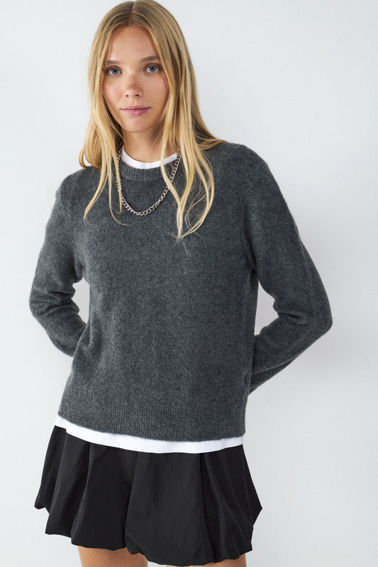 Round neck knitted sweater