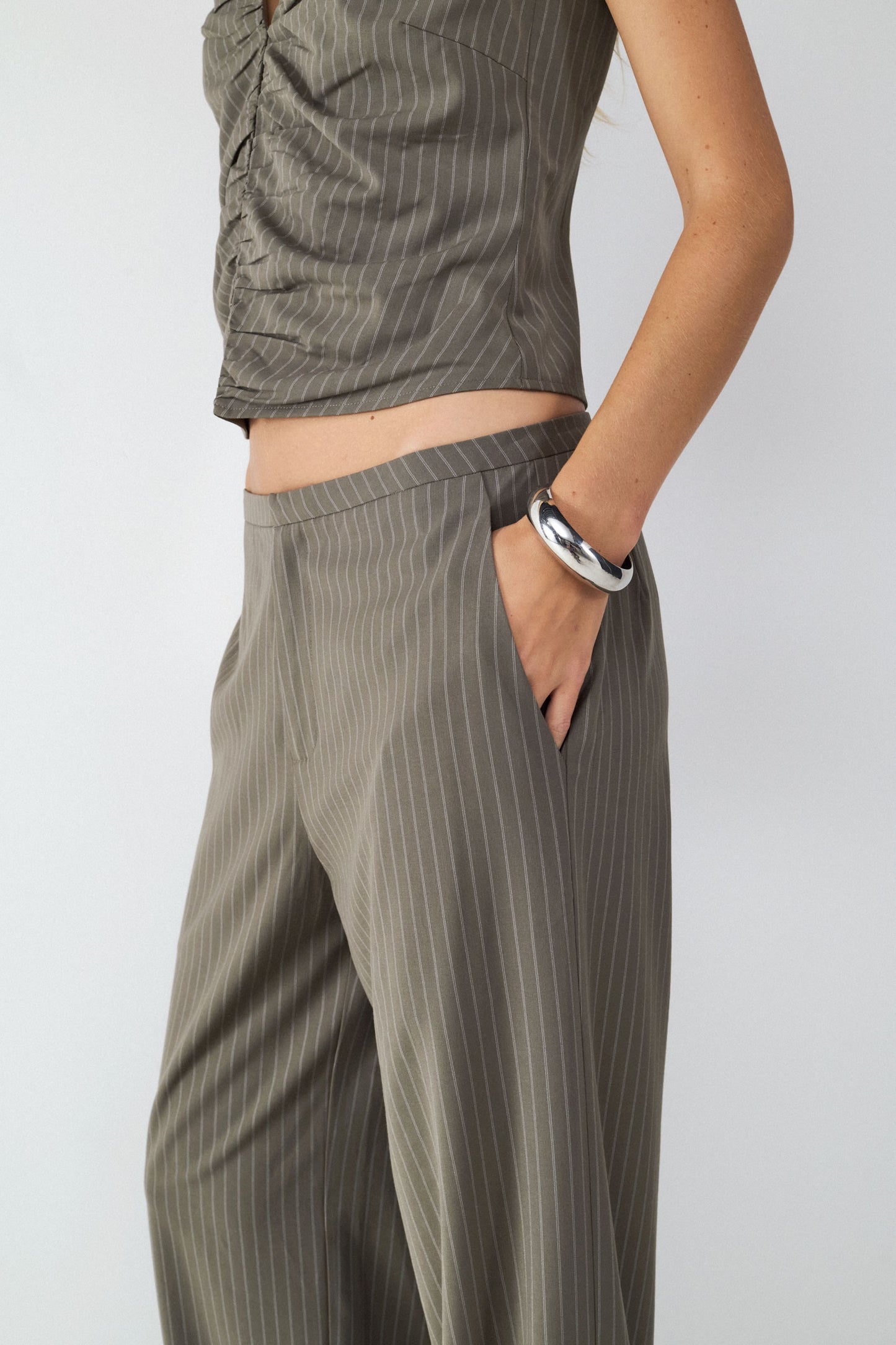PANTALÓN RECTO RAYA DIPLOMÁTICA