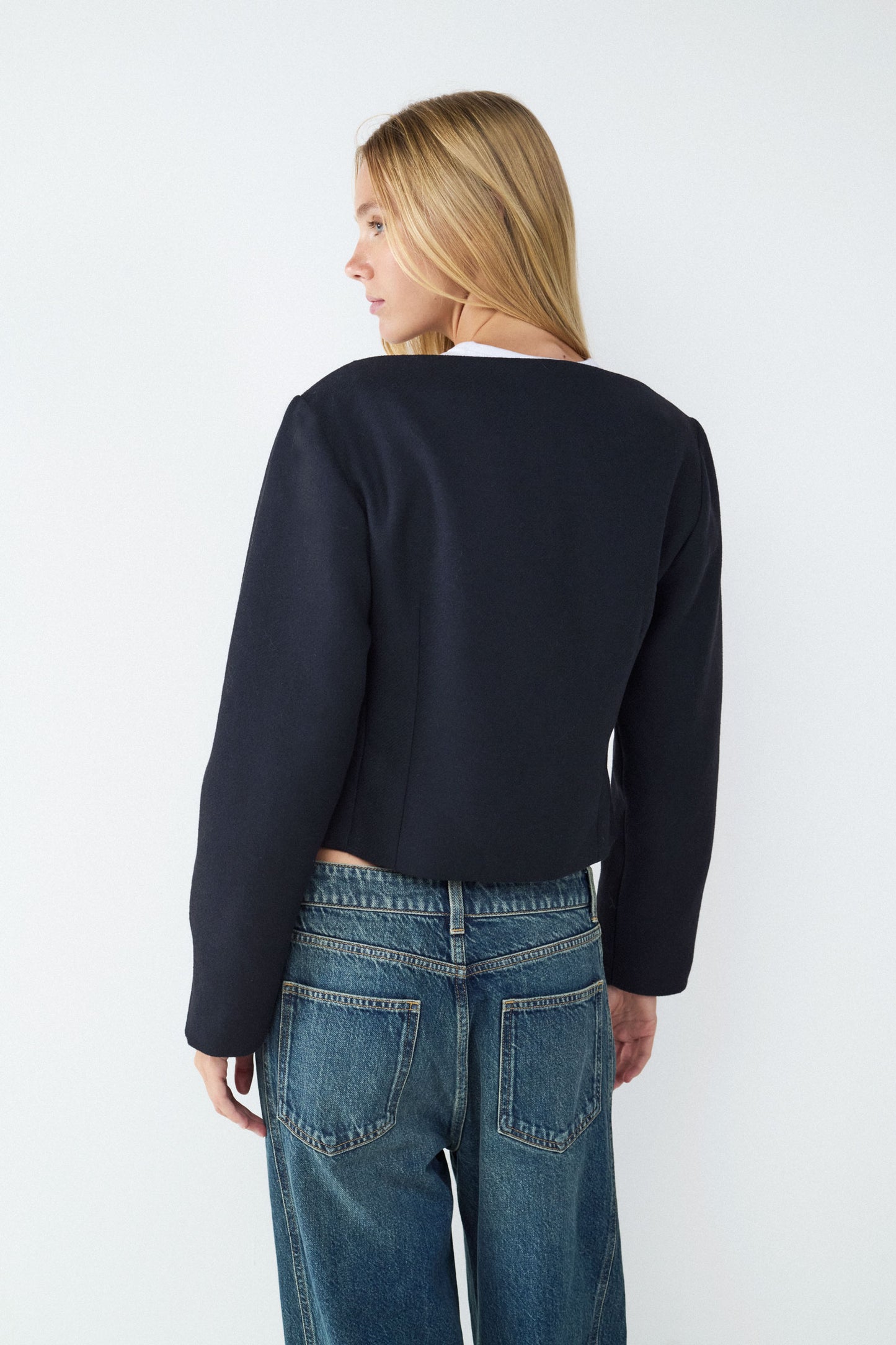 CHAQUETA CON CORCHETES