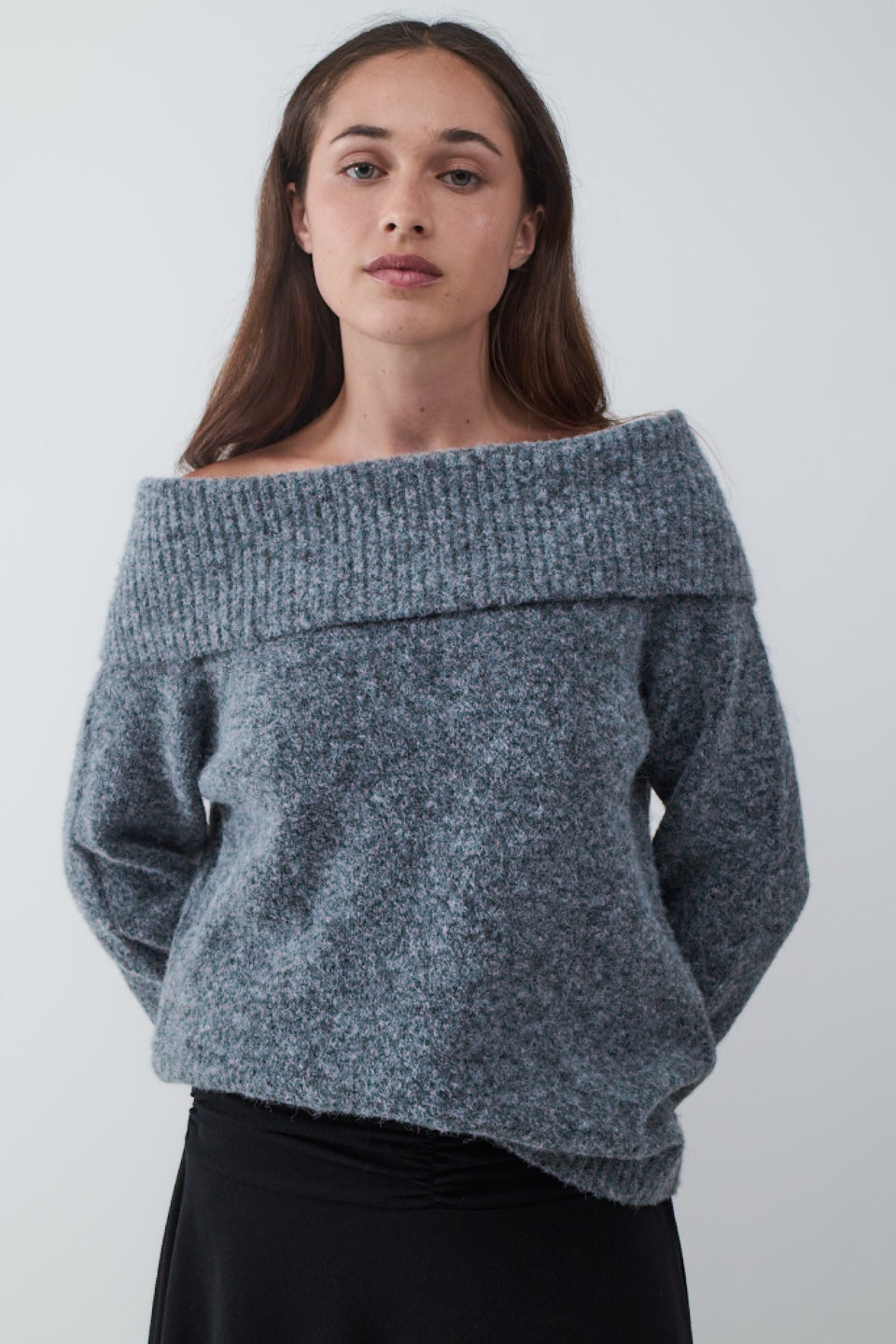 Off-the-shoulder knitted sweater