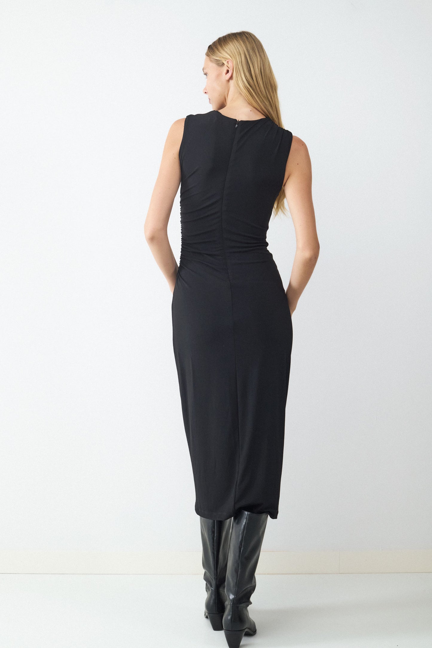 Sleeveless midi dress