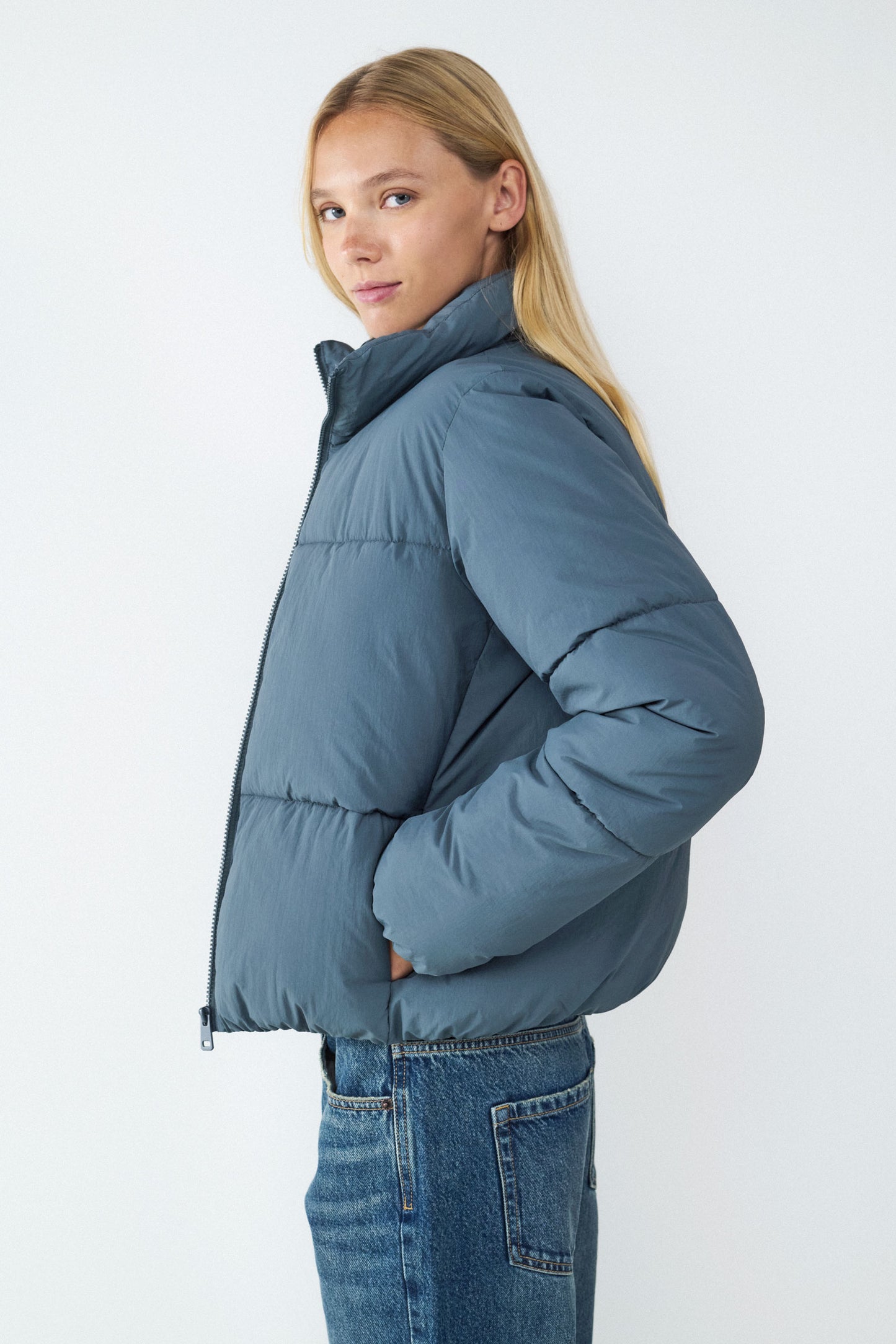 ABRIGO ACOLCHADO CUELLO ALTO