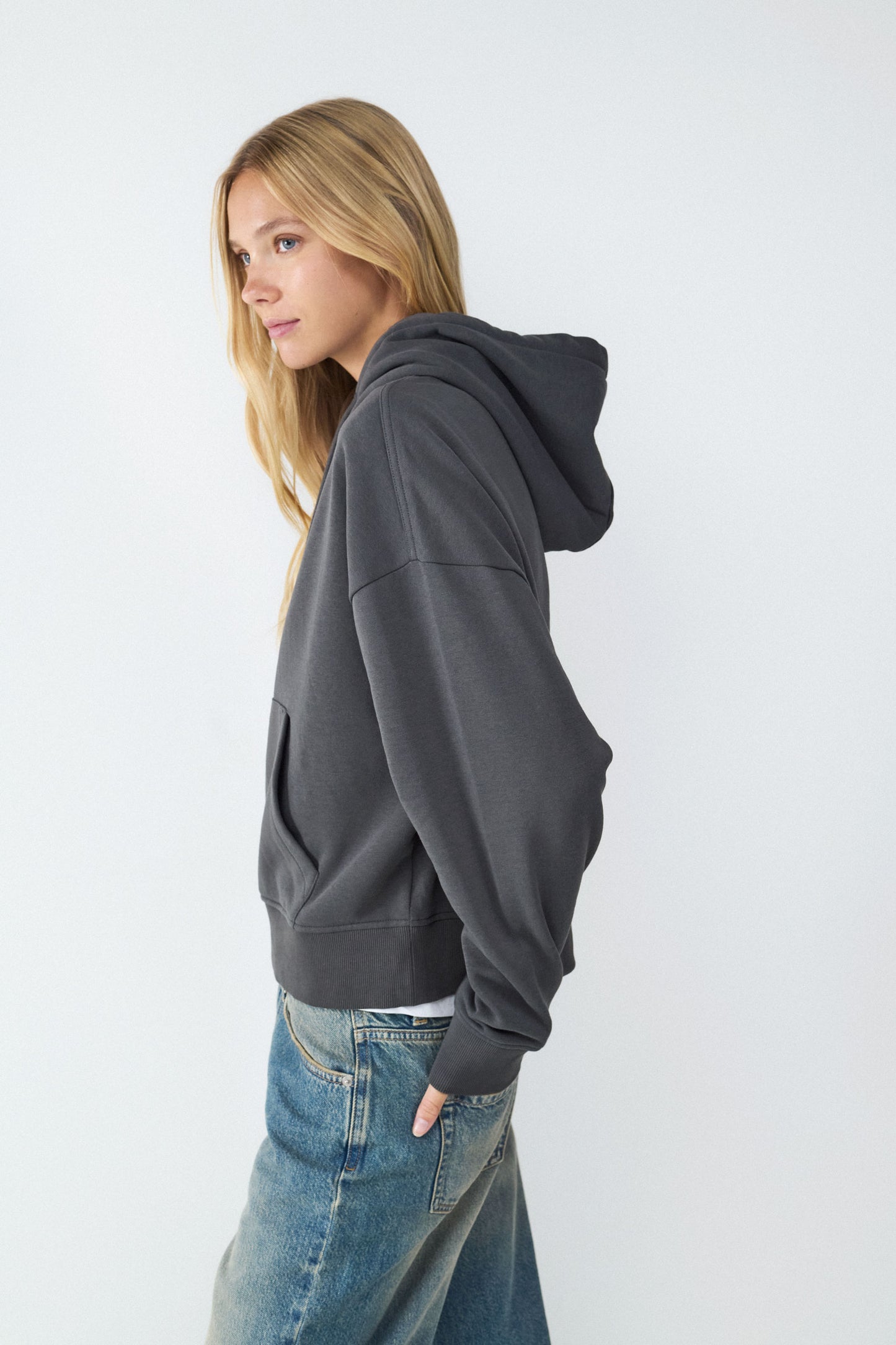 Sudadera básica con capucha