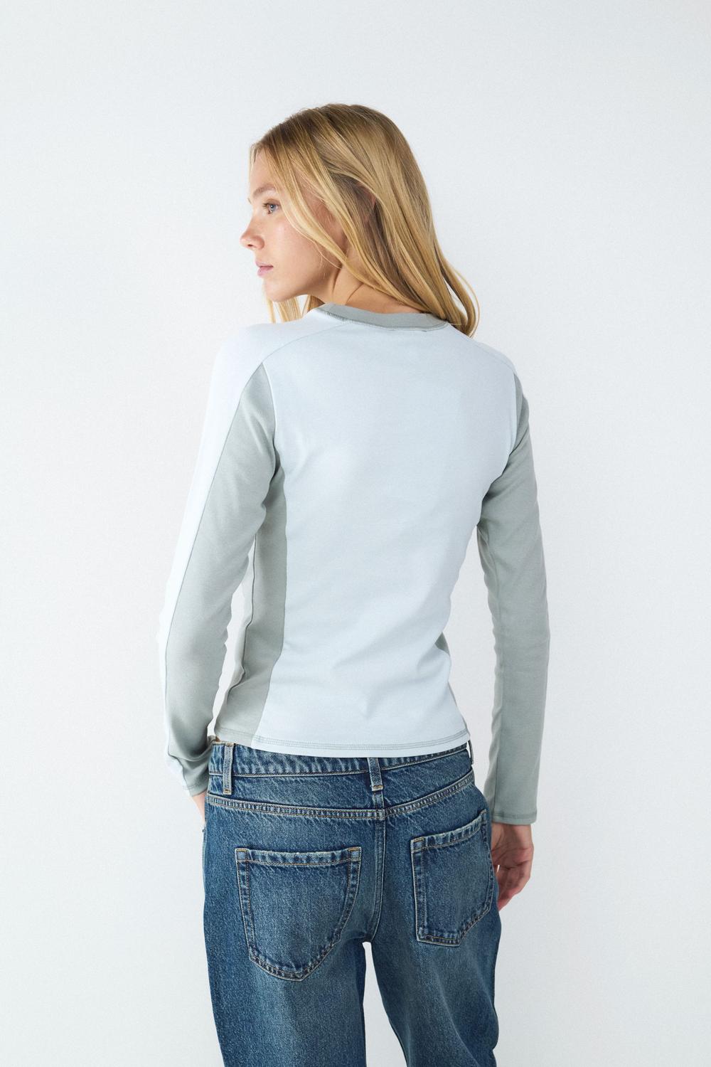 model_back_G55kMyjJqNsApPozvy34tyWagVm_preview.jpg