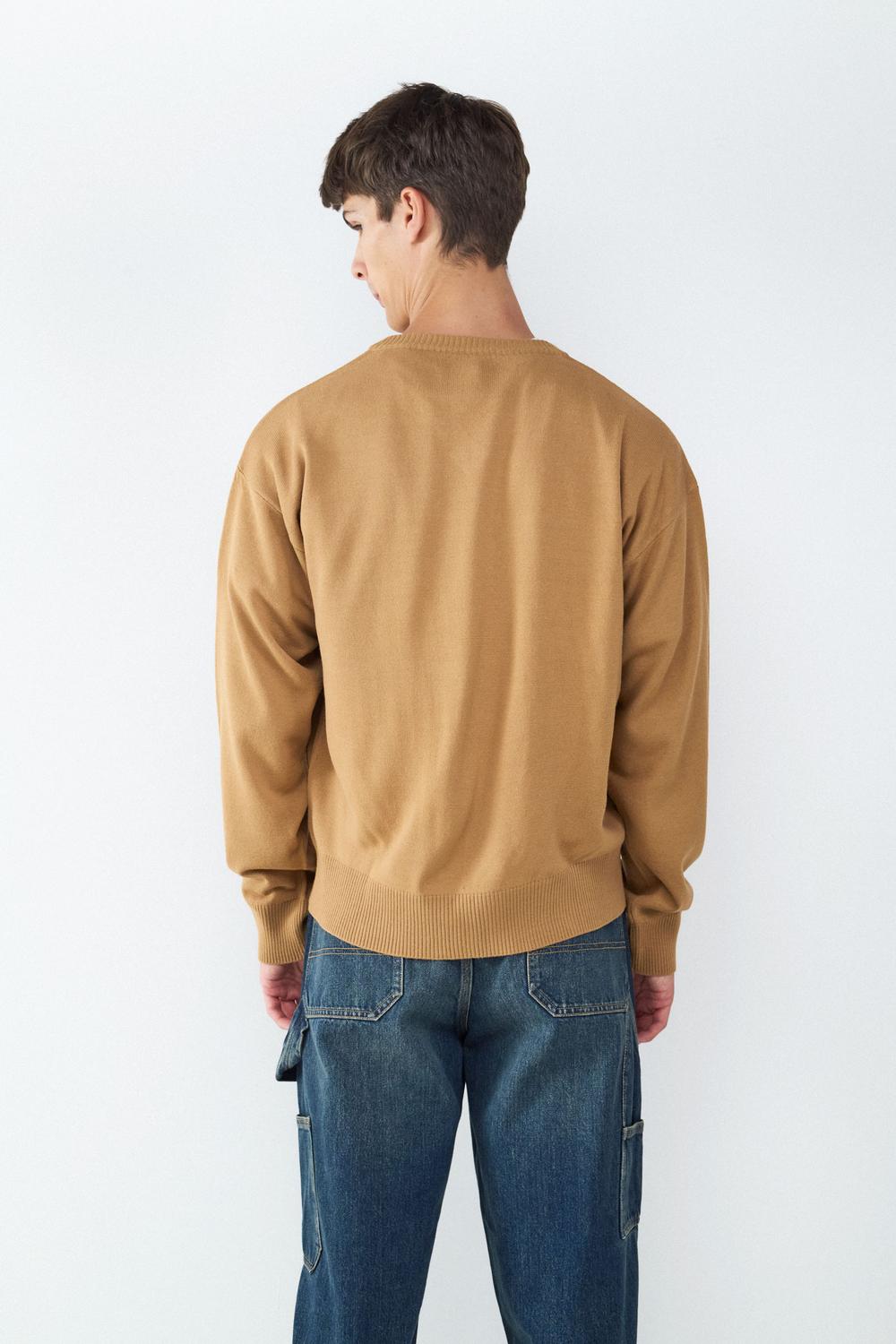 model_back_WEYk4rR1DKs4gG4jxyn5IvGYGaz_preview.jpg