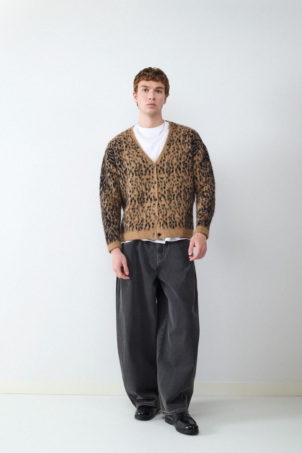 model_front full_pqGbD6QvNjfaKveVyyKRfej3W5Y6_preview.jpg