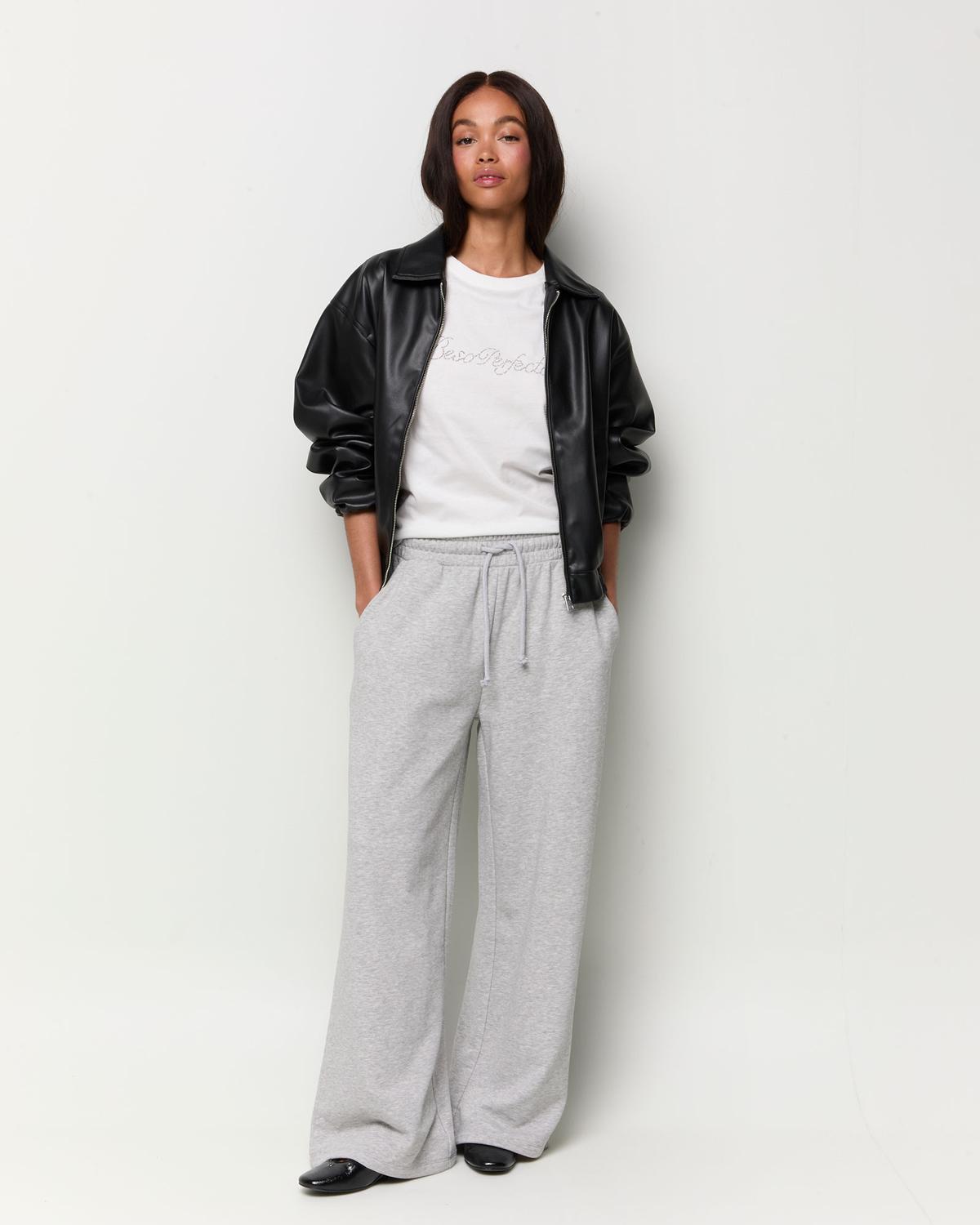 model_front full_yA9ZaMR5mxUNKd3NzK9rfnr06A9_preview.jpg