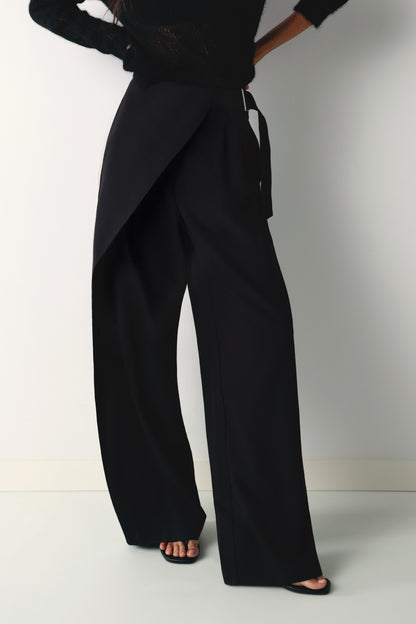Pantalón cruzado
