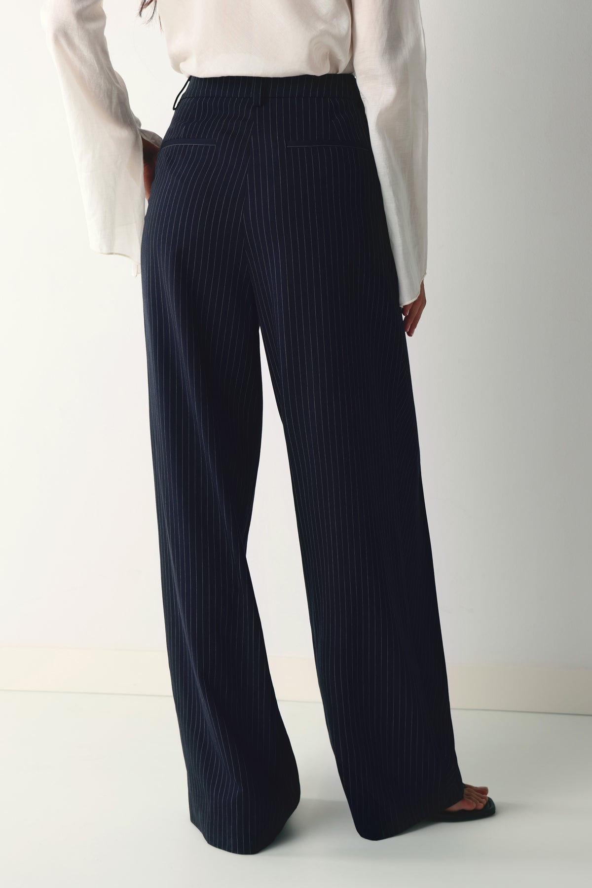 Pantalón cruzado