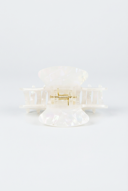 PEARLESCENT EFFECT HAIR CLIP