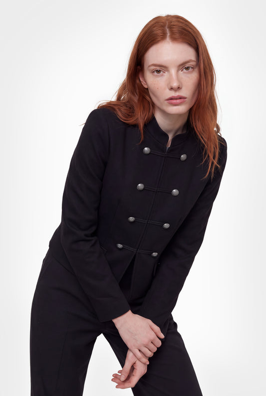Chaqueta entallada botones alamares