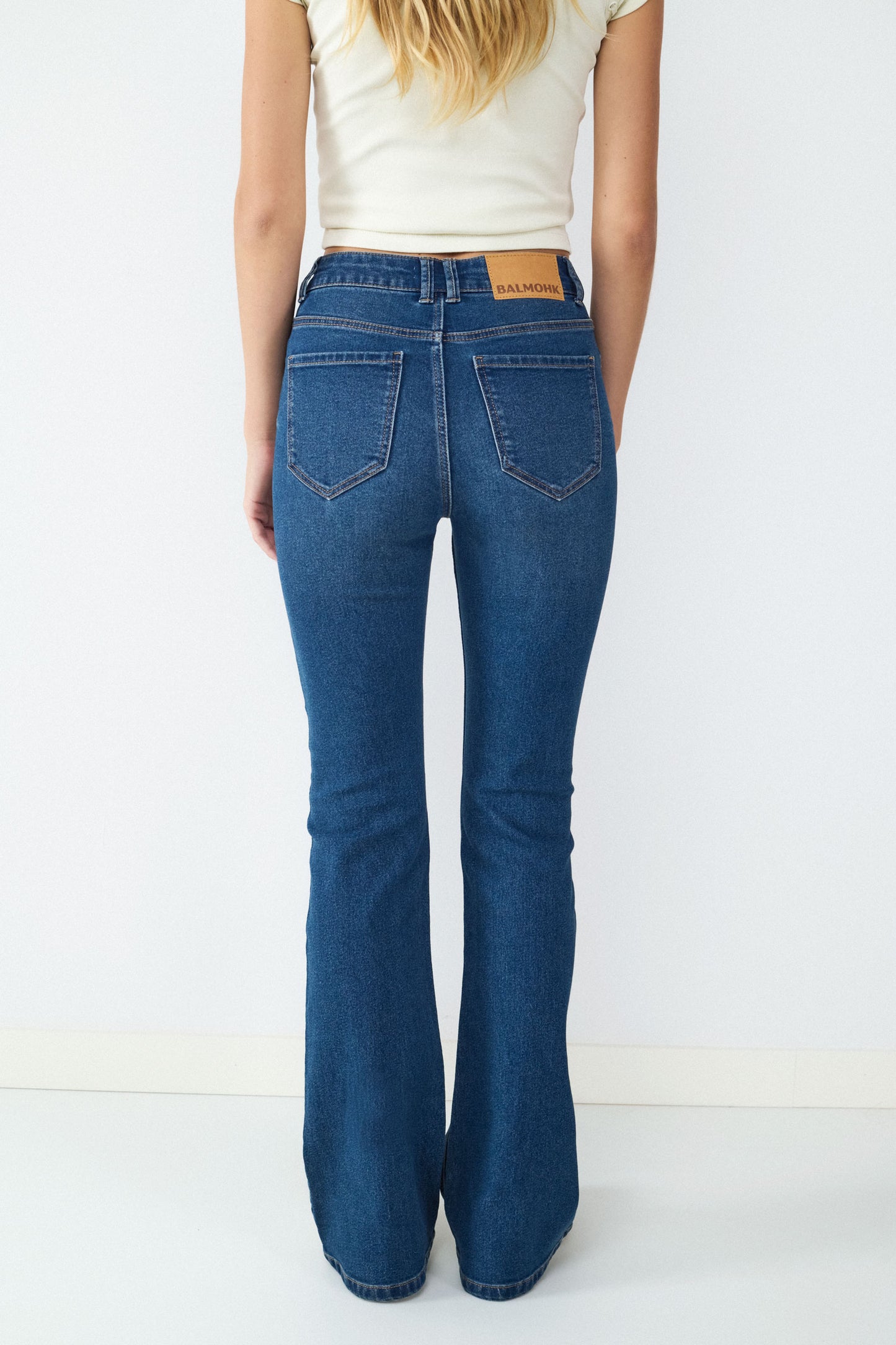 JEANS FLARE TIRO ALTO