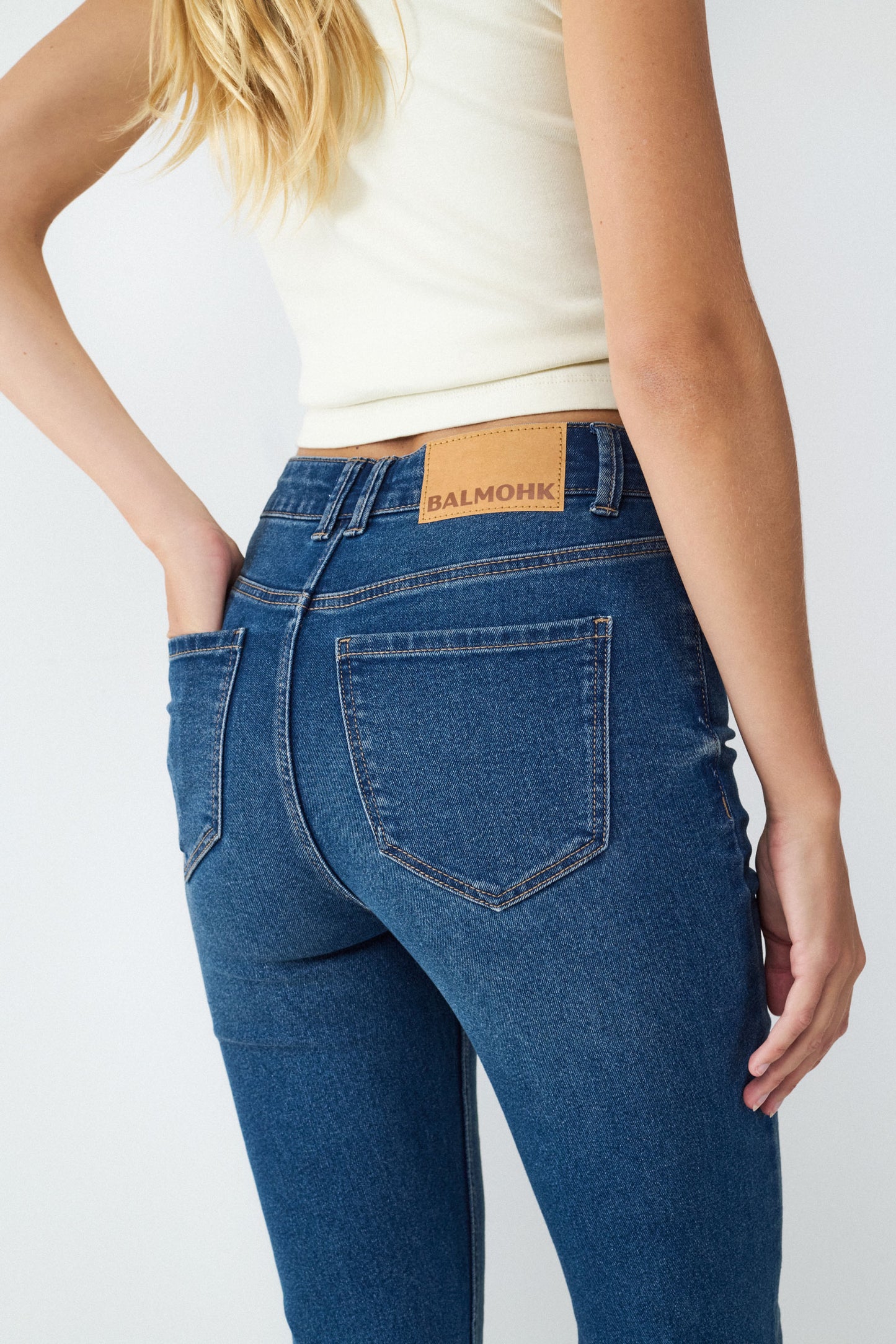 JEANS FLARE TIRO ALTO
