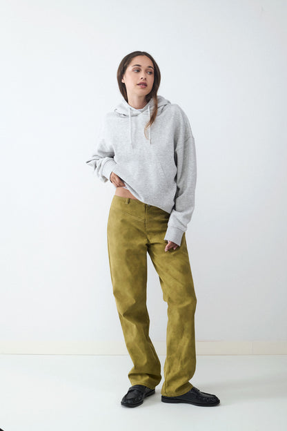 PANTALÓN EFECTO ANTE DETALLE LAZO