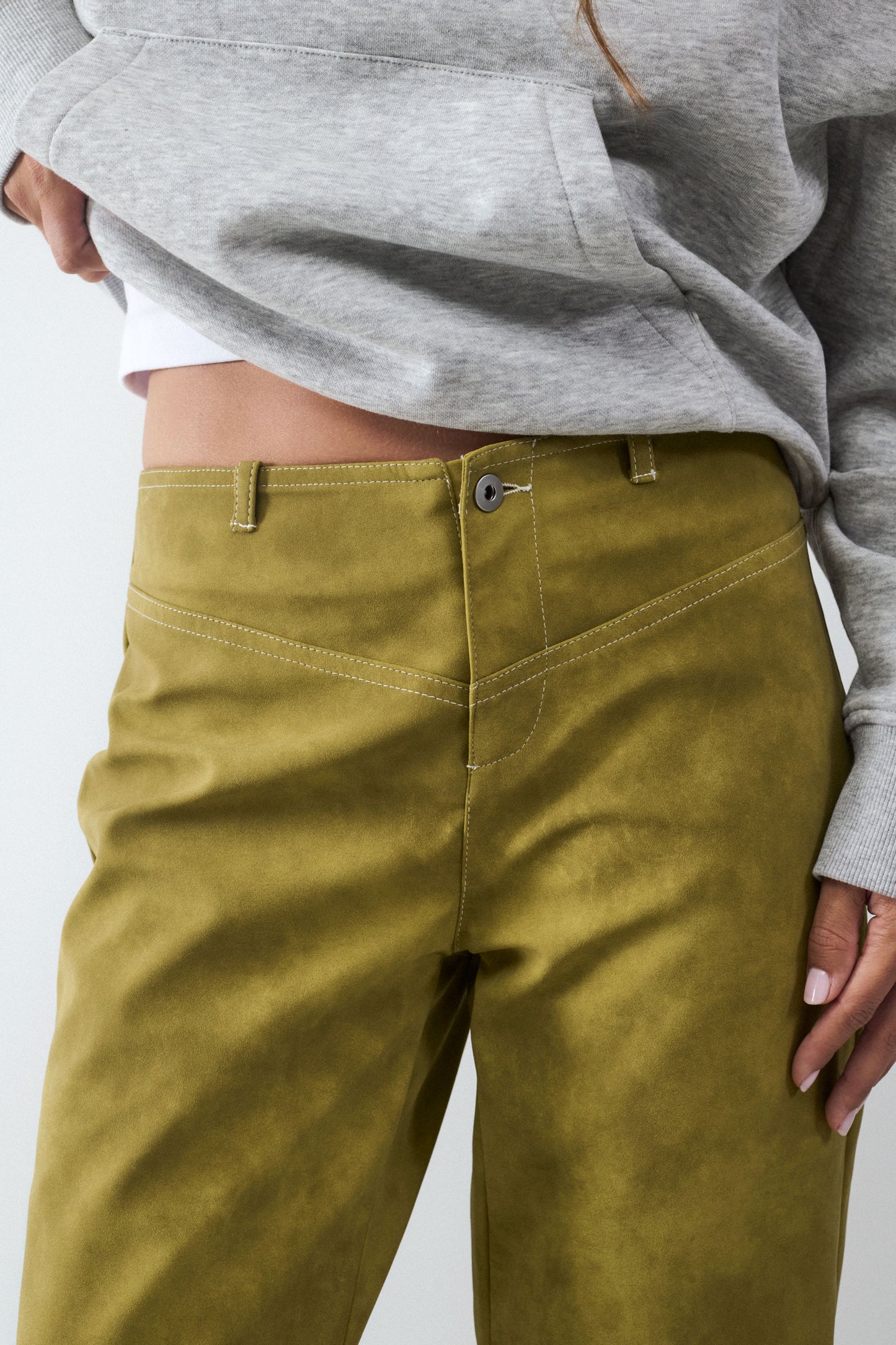 PANTALÓN EFECTO ANTE DETALLE LAZO