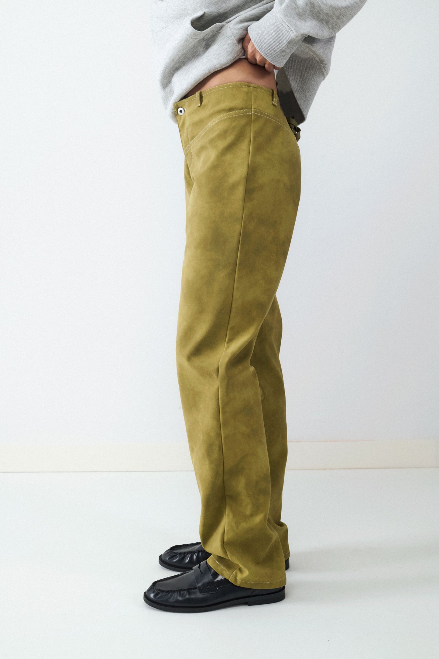 PANTALÓN EFECTO ANTE DETALLE LAZO