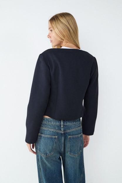 CHAQUETA CON CORCHETES