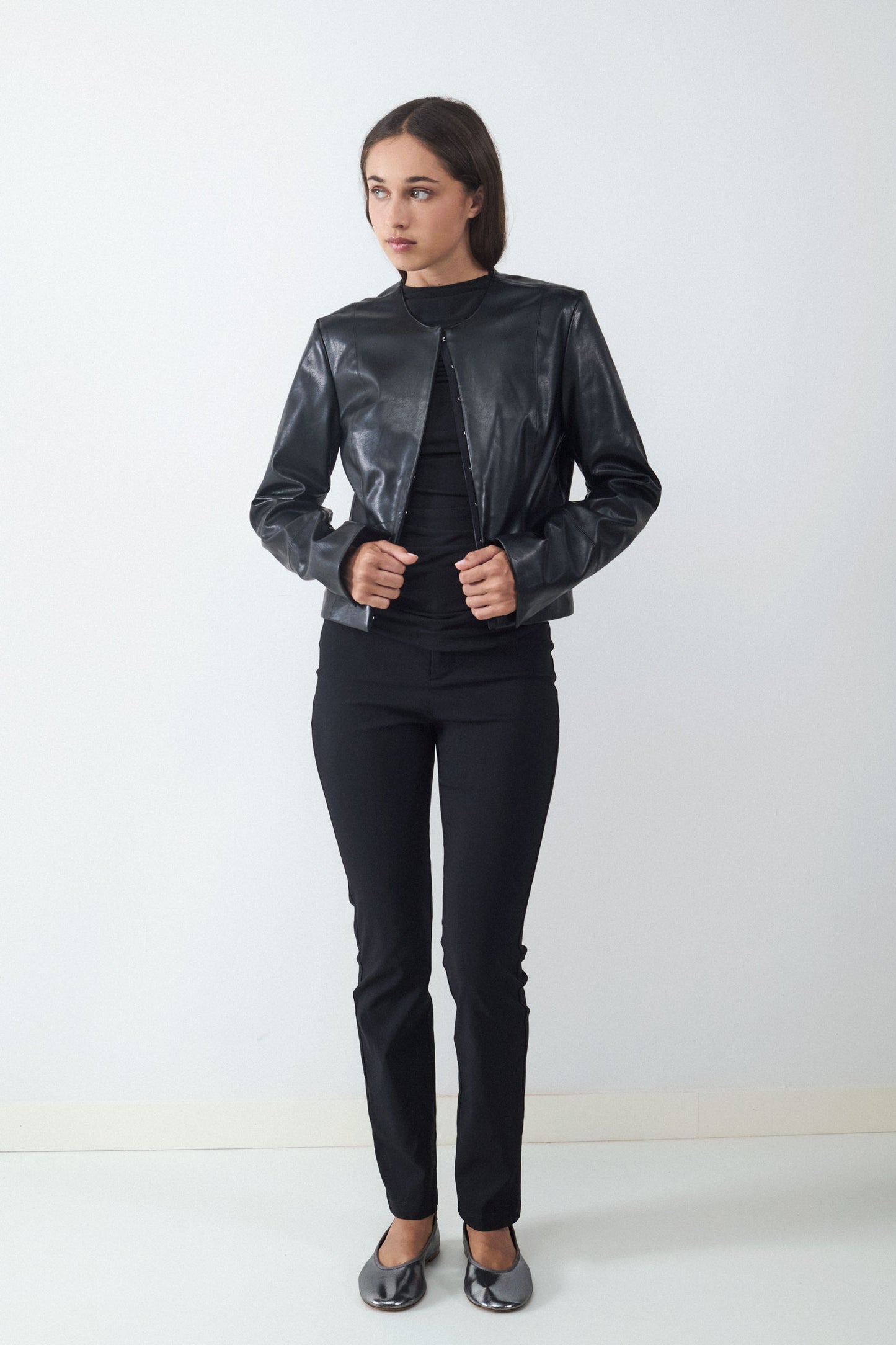 CHAQUETA ENTALLADA EFECTO CUERO