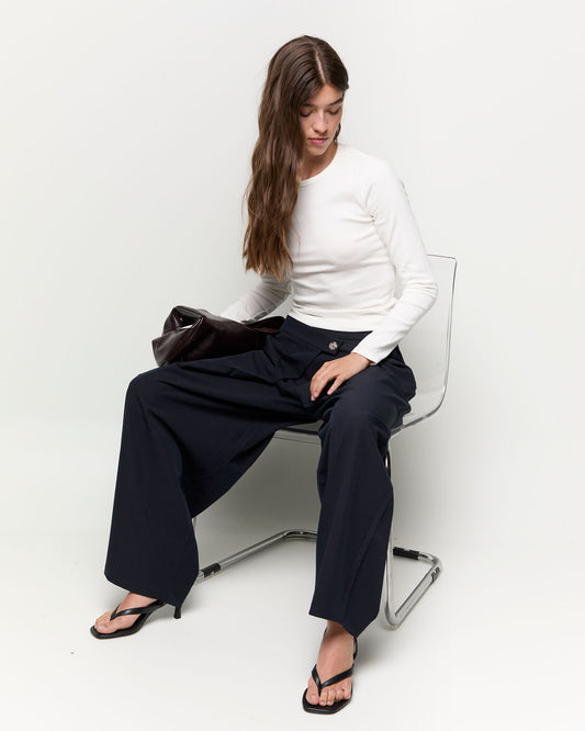 BASIC SLIM LONG SLEEVE T-SHIRT