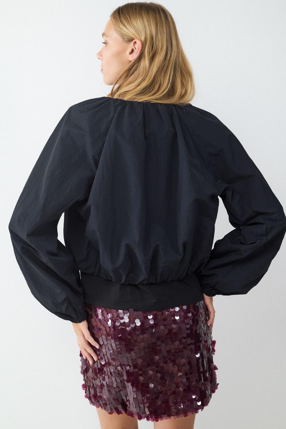 model_back_7b5KKKpyP5sVPGvr5eoNtJbRD3M_preview.jpg