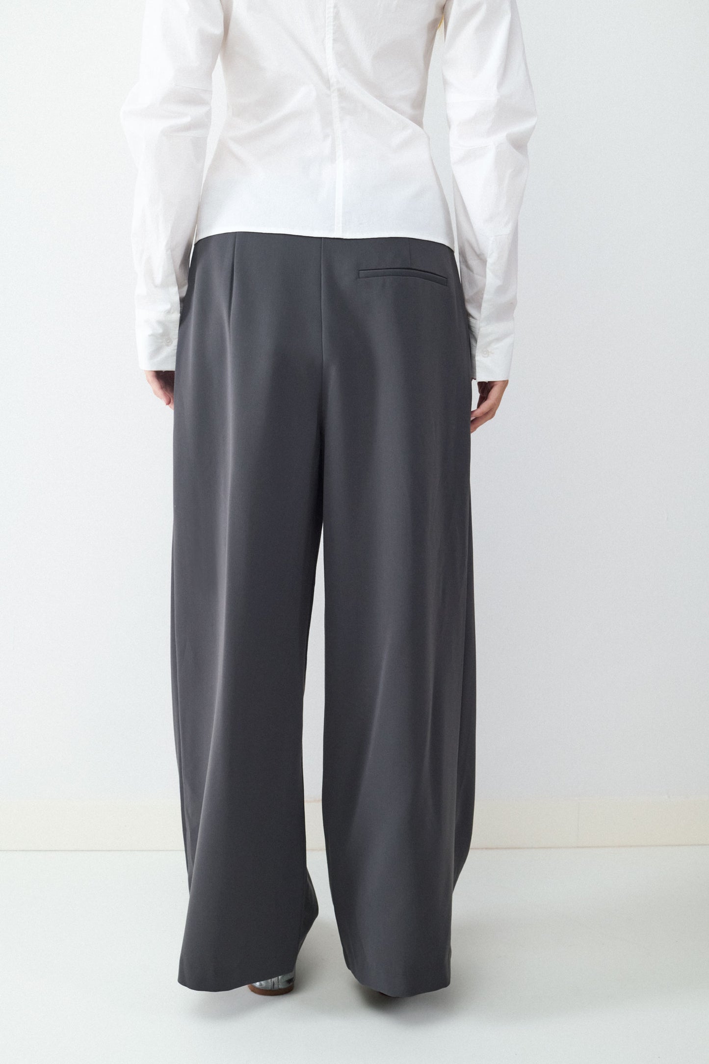 PANTALÓN TRAJE PLIEGUES