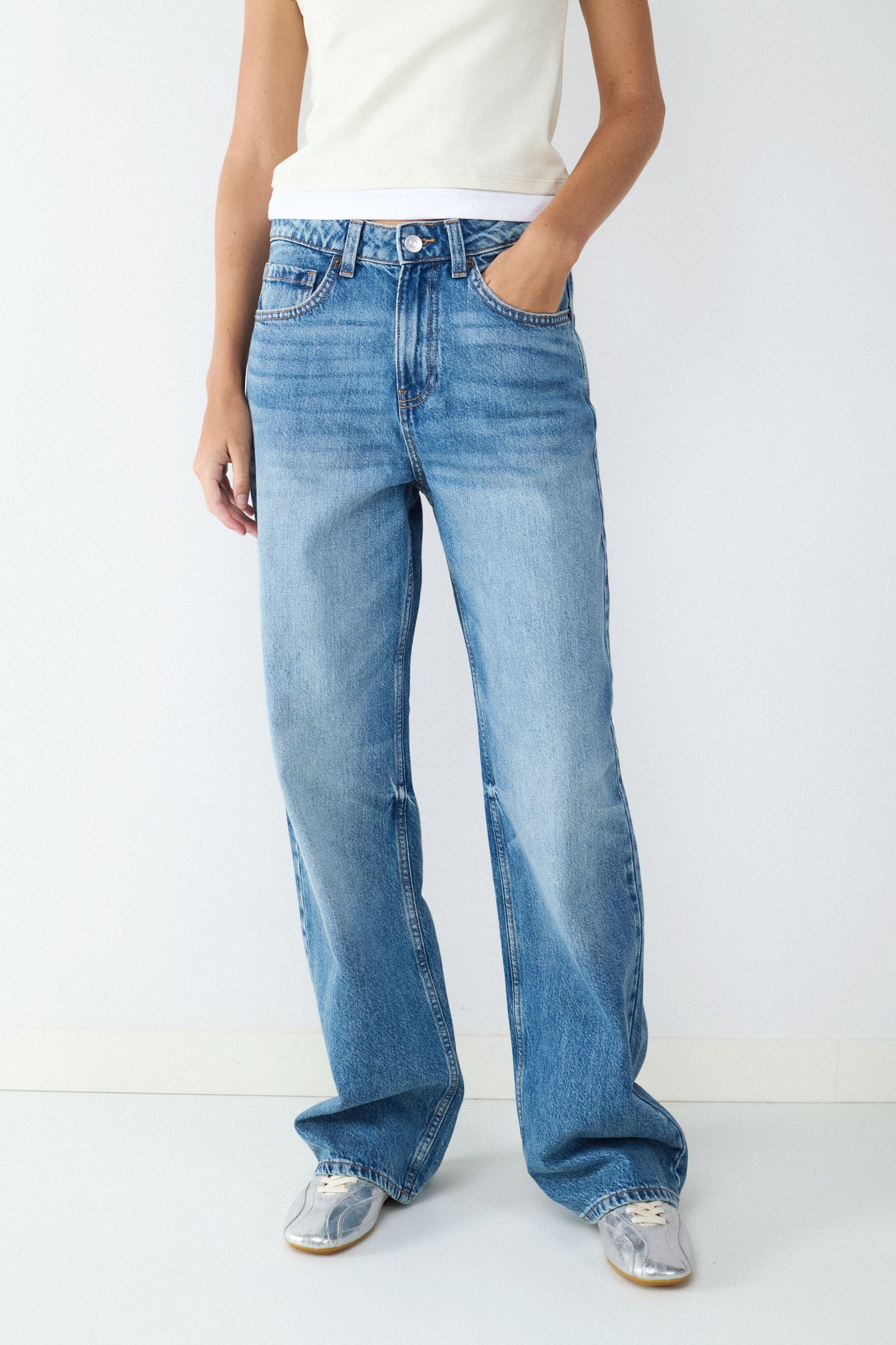 JEANS STRAIGHT TIRO ALTO
