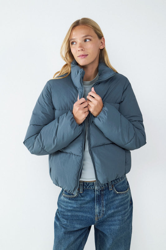 ABRIGO ACOLCHADO CUELLO ALTO