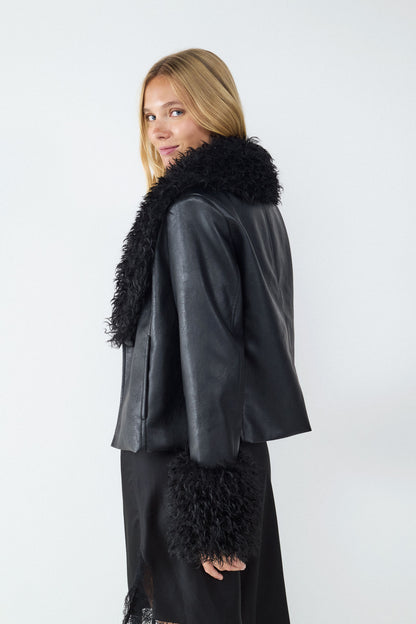 Chaqueta efecto piel corta detalle pelo