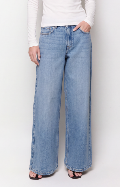 Wide leg mid-rise jeans