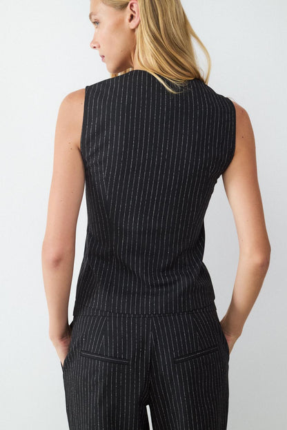 model_back_EKkKbD51EzigMp9joGM5ceJZgkD_preview.jpg