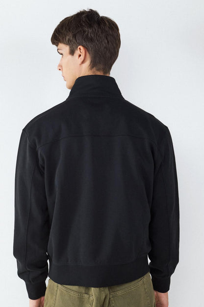 model_back_Md5G01PP1oUwYdoBgnRwi4X43bJv_preview.jpg
