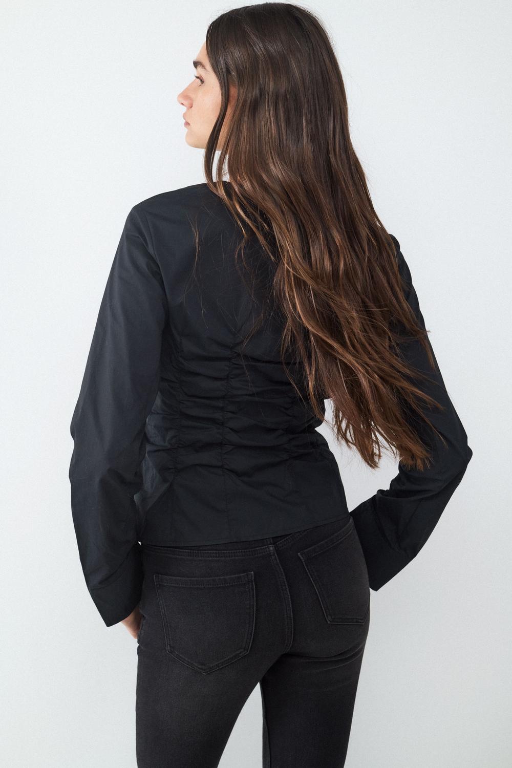 model_back_VBBBkDVJ0NSEeRE7ZjA9uZ9Bxd0_preview.jpg