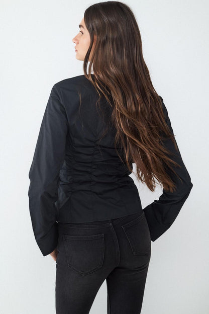 model_back_VBBBkDVJ0NSEeRE7ZjA9uZ9Bxd0_preview.jpg