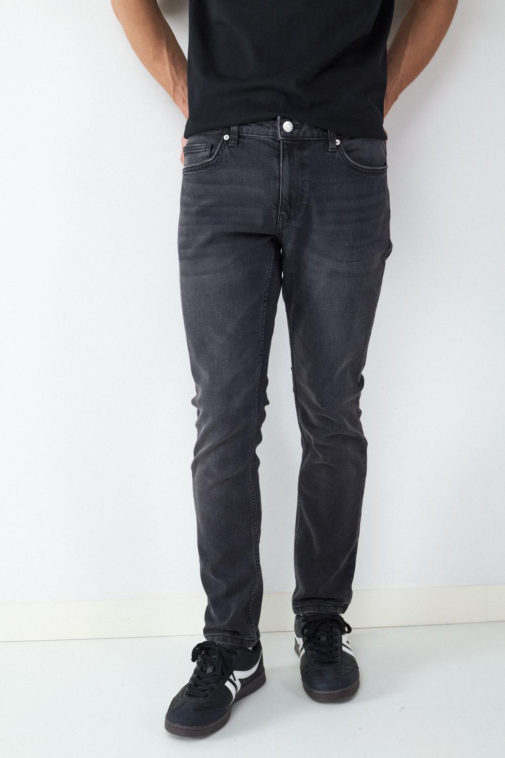model_front_YQB6eBqYkEhWE69VXP3PSakYW1J_preview.jpg