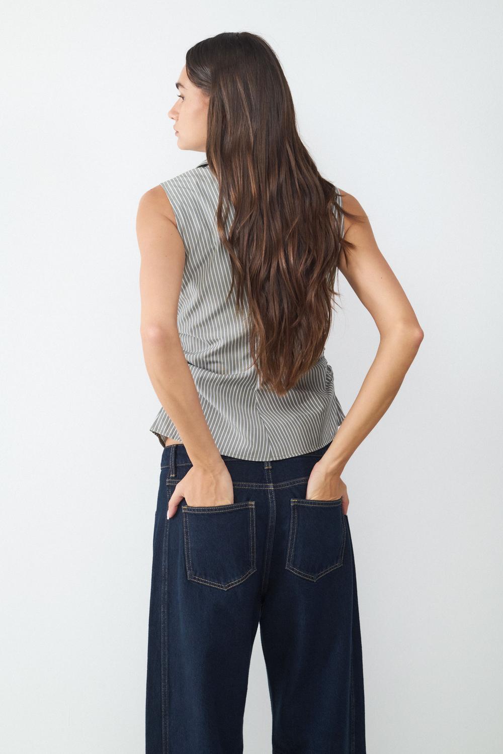 model_back_Z1BV9wdE59Hd3r3vkD5XtDD1zm6J_preview.jpg