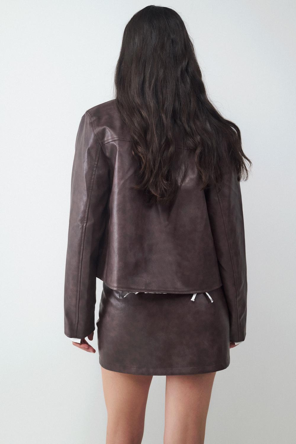 model_back_ZXeJaoB7XbTawYenJwgGukQ3KXG_preview.jpg