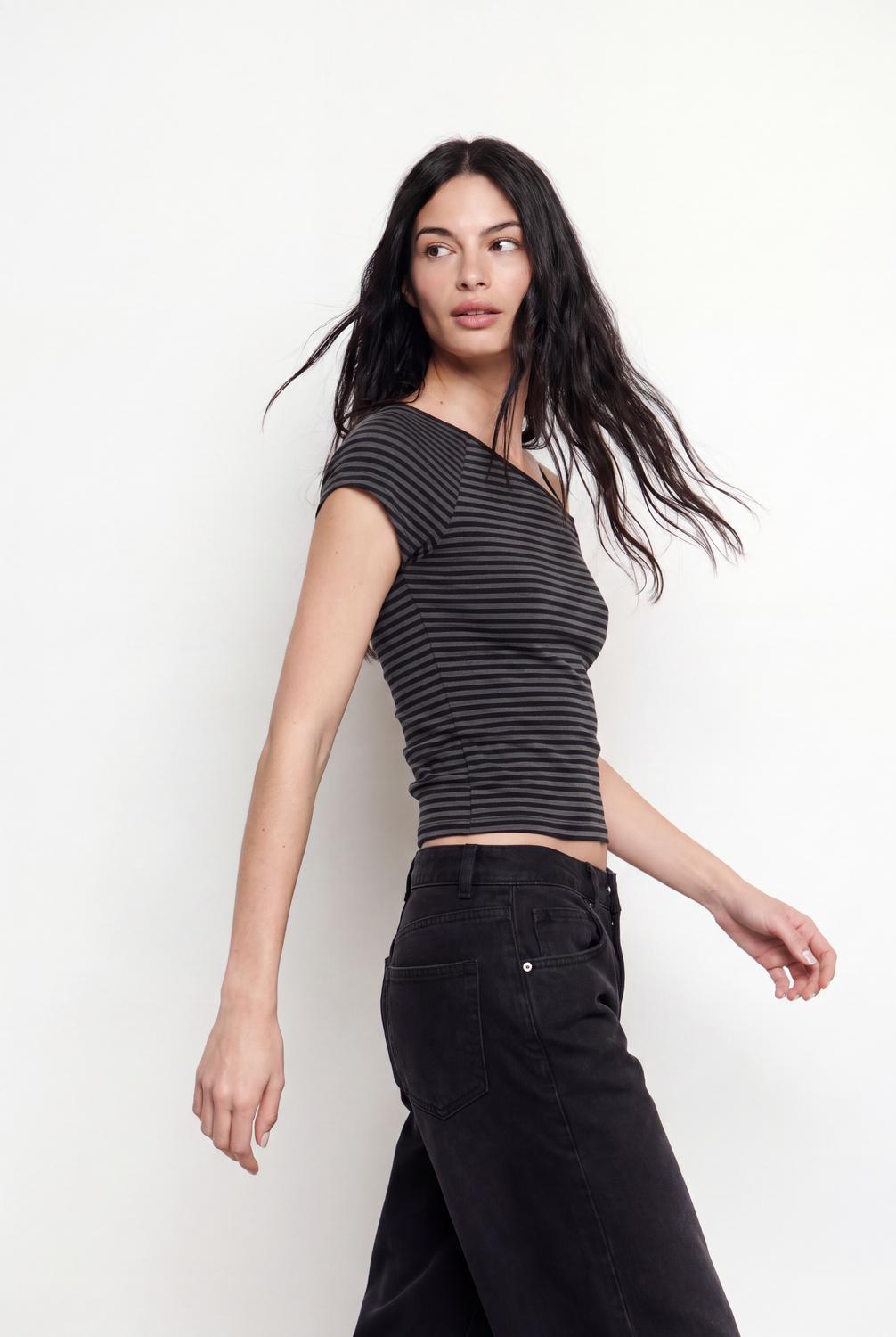 model_front full_jMAjkPx6kZCr0qAKKNmBHm1mxP6_preview.jpeg