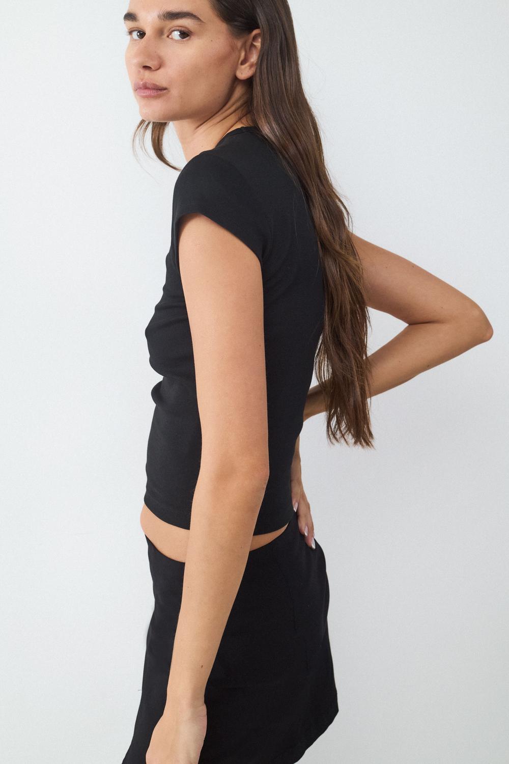 model_front full_k3YPJprWoPIwPraWDWRWfNeragXM_preview.jpg