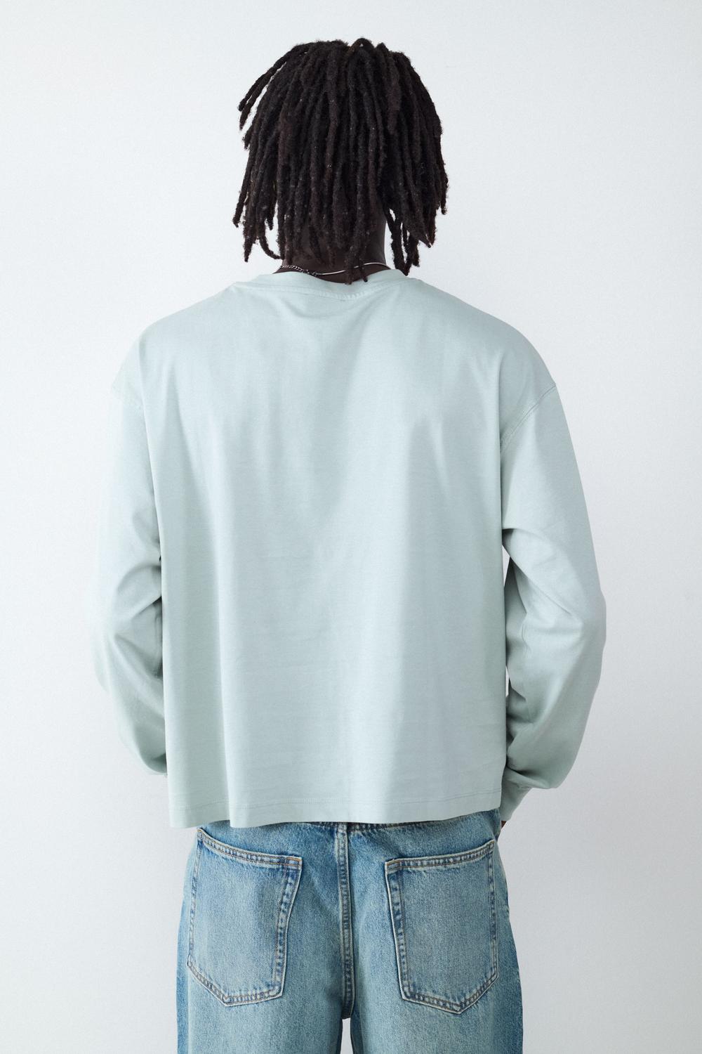 model_back_kBMG09PM9nUod9op1AqAhRwxl4A_preview.jpg