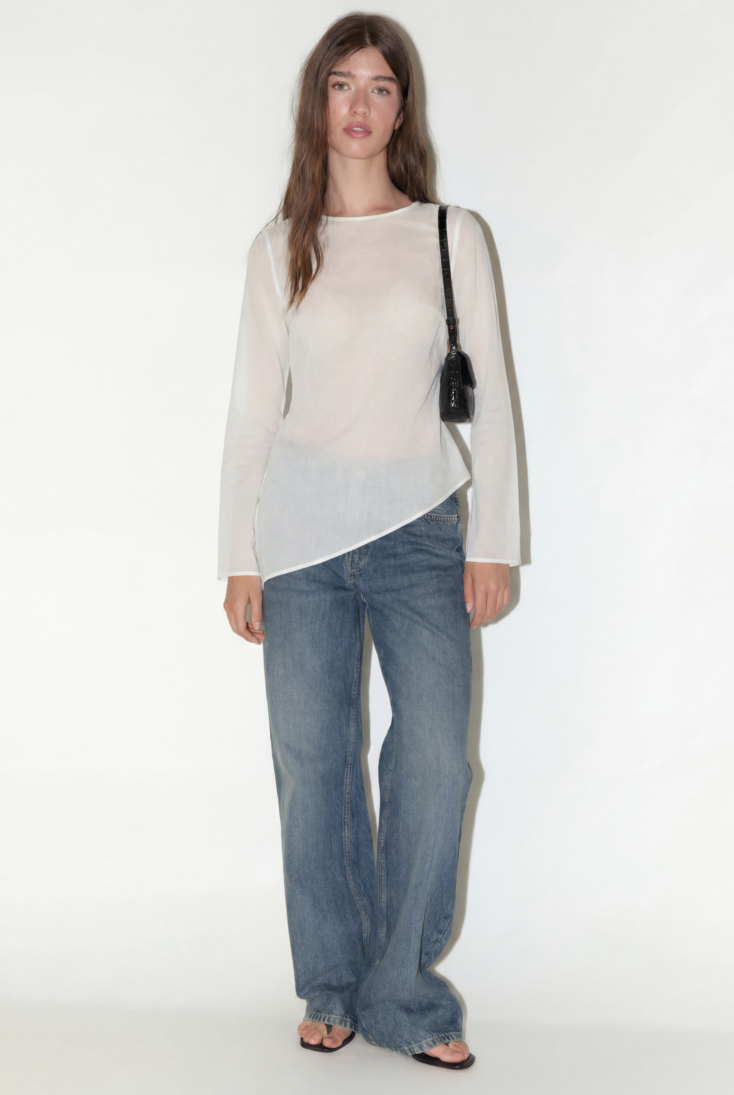 BLUSA BAJO ASIMÉTRICO