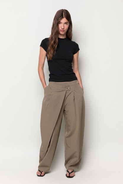 Pantalón pliegues delanteros
