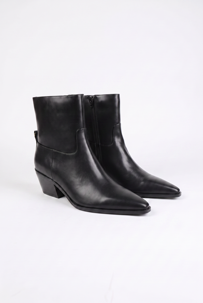 Country heeled ankle boot