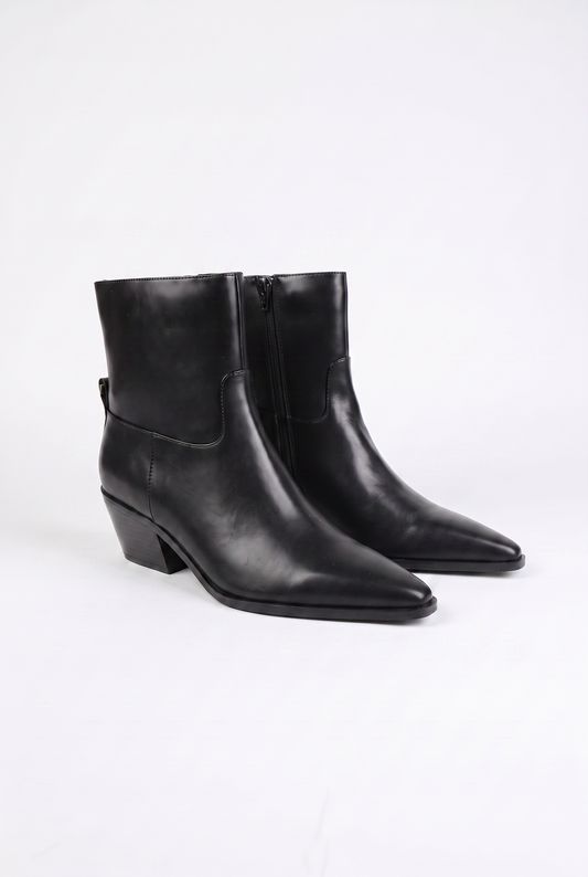 Country heeled ankle boot