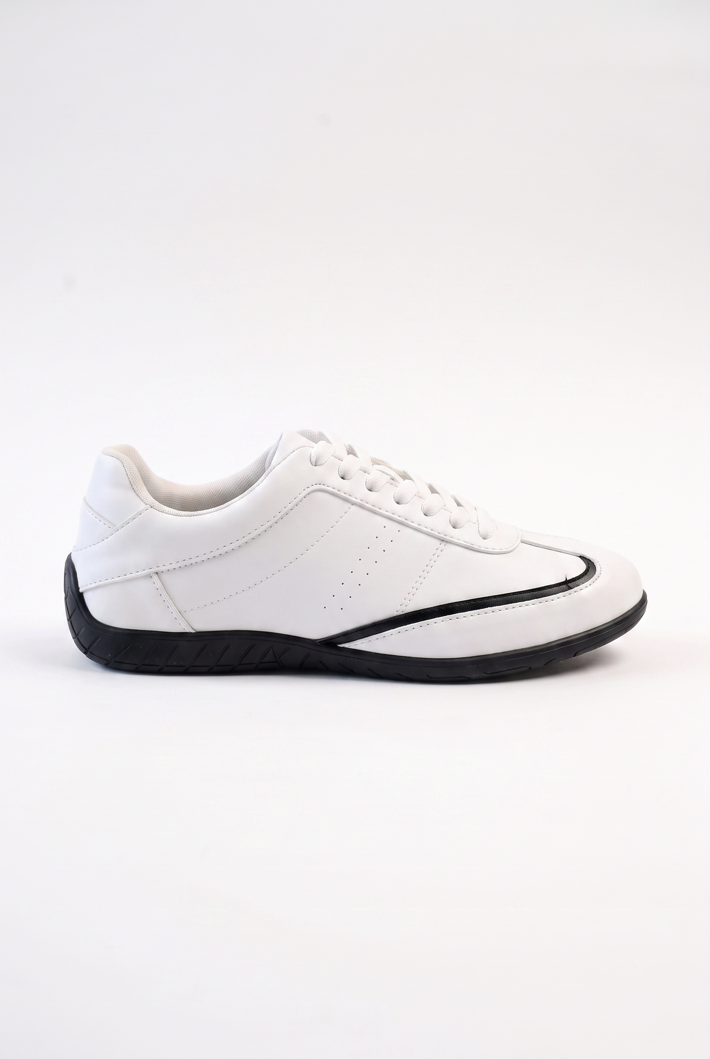 Contrasting sneaker