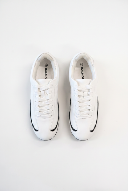 Contrasting sneaker