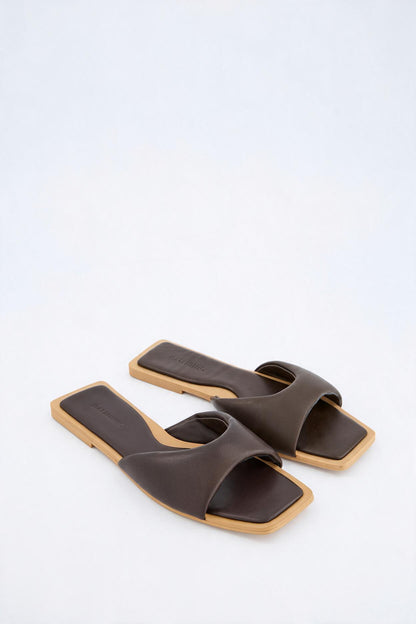 Sandalia plana
