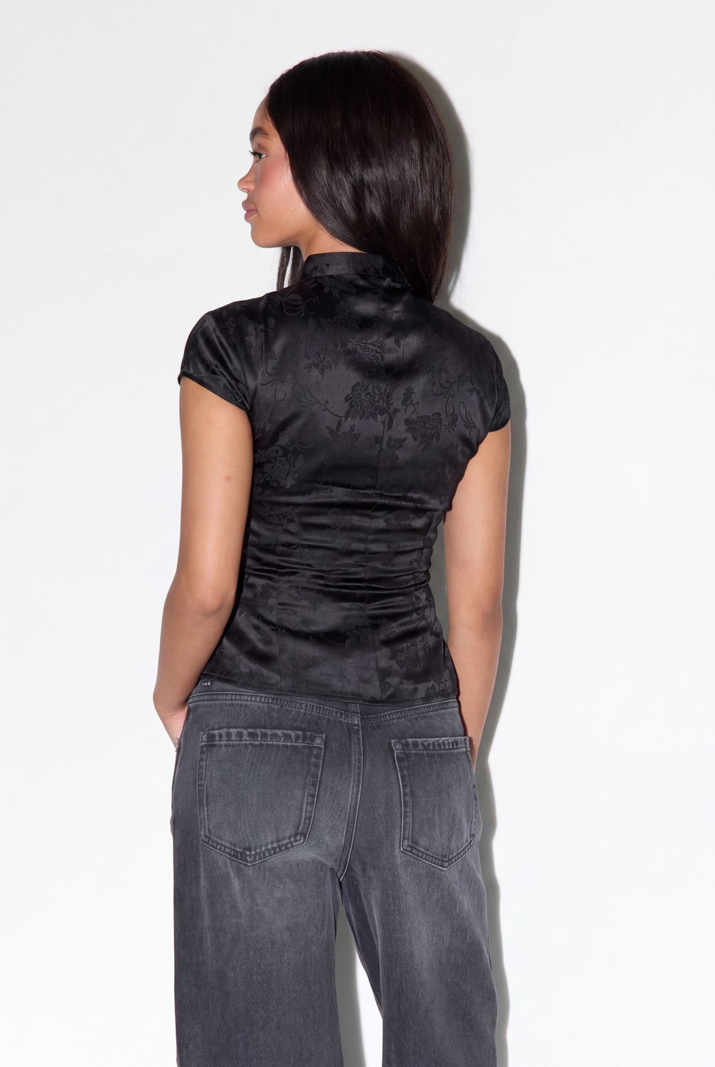 model_back_qAJBKVqA1mskd7oMz00ourByEVrm_preview.png